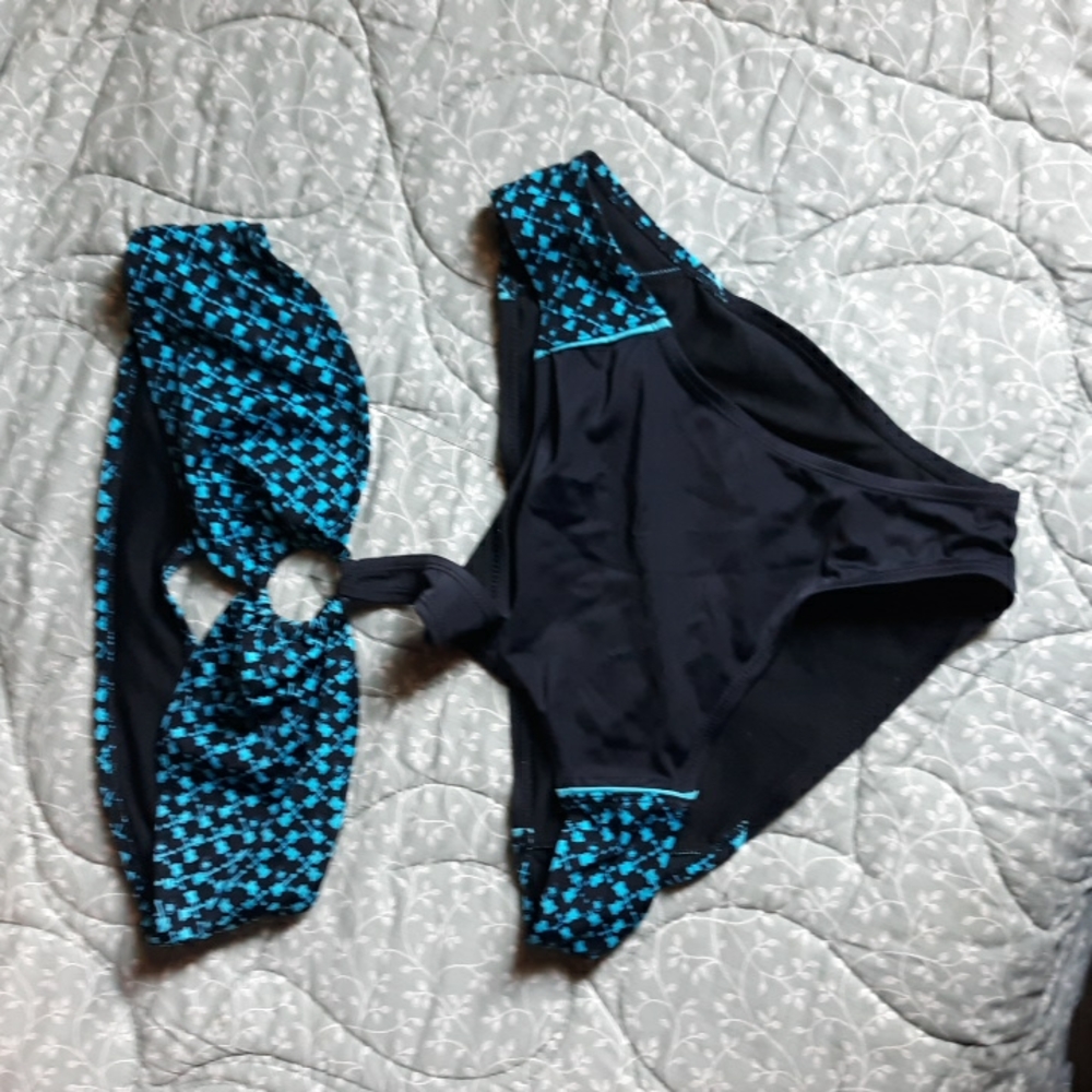 NO BOUNDARIES BATHING SUIT GUITARS SOZE XL 15/17 NICE!